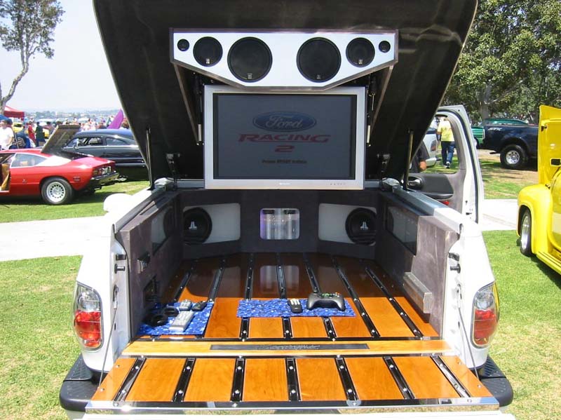 FlmWhiteLightningBed